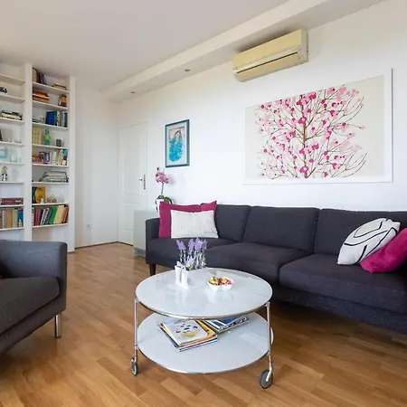 Sunspot - Beautiful View With Big Garden, Free Parking, Daire